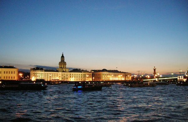 CDATA[
1. Las “noches blancas” de San Petersburgo desde principios de junio hasta mediados de julio. Se llaman así porque durante este período apenas se hace de noche y hay tanta luz como si fuera de día.
![San Petersburgo San Petersburgo