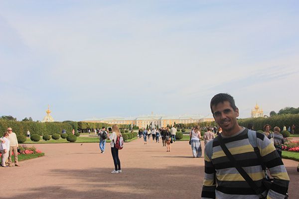 CDATA[Palacio de Peterhof
Hoy nos trasladamos a la época de los zares y emperatrices, desprendiendo derroche, excentricidad, ostentosidad en la construcción de sus palacios, verdaderas obras de arte.
![Palacio de Peterhof Palacio de Peterhof